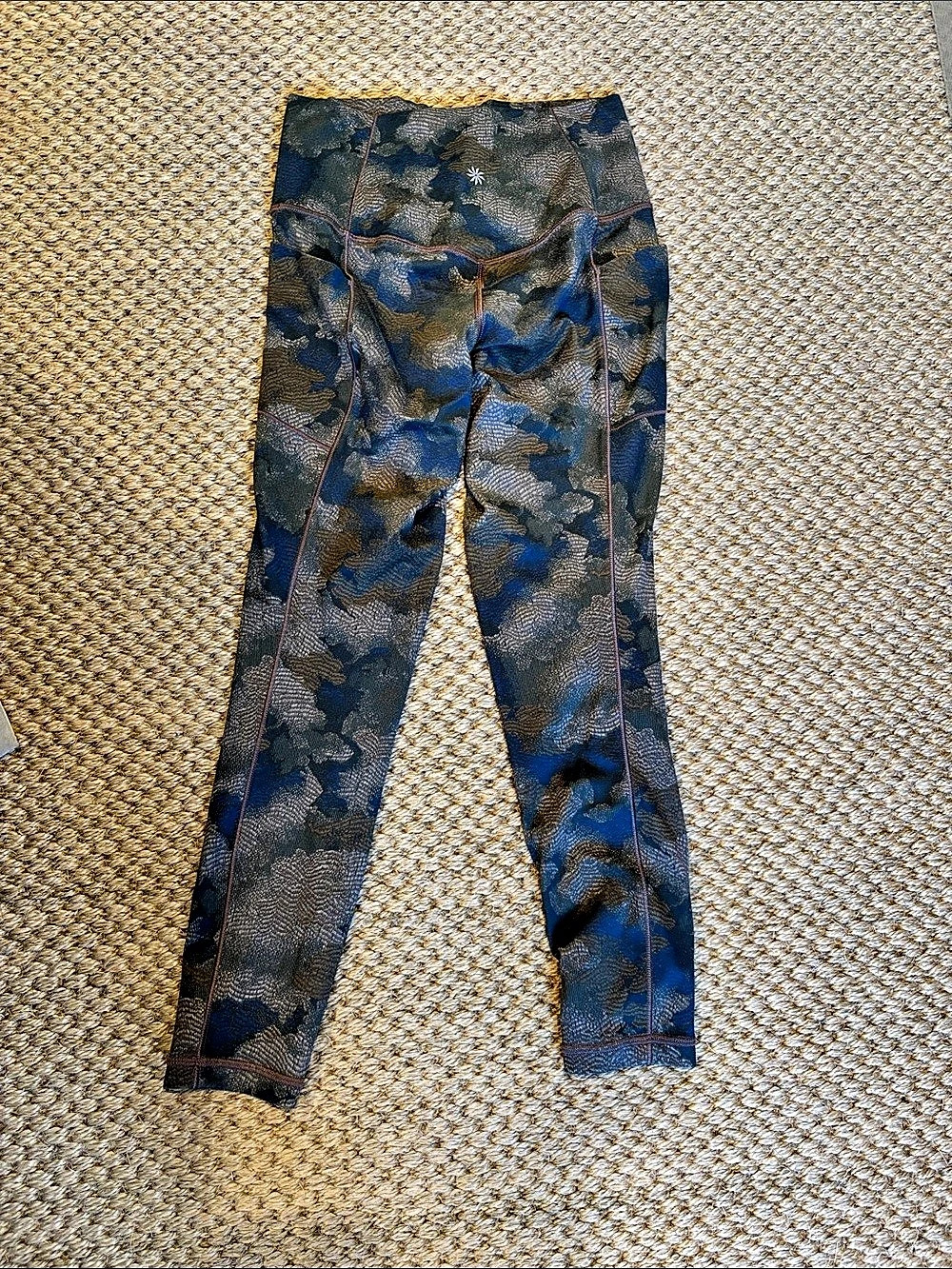 Athleta Salutation Stash 7/8 Tight Camo Leggings Blue & Gray Size XS Like New